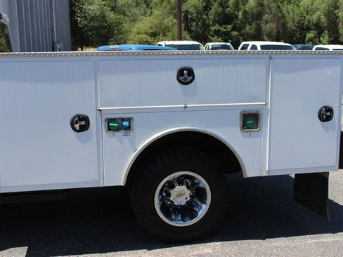 Used 2024 Chevrolet Silverado 3500 LT w/ Convenience Package AWD/4WD image 3