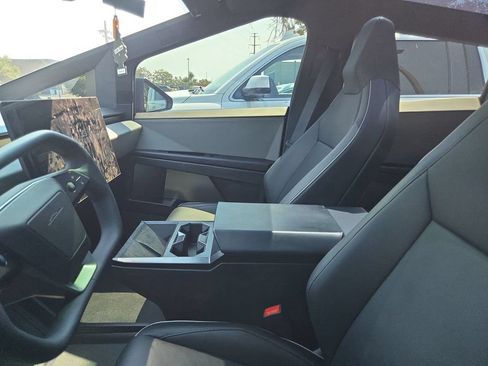 Used 2024 Tesla Cybertruck AWD Crew Cab image 5