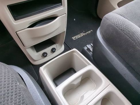 Used 2013 Dodge Grand Caravan SE FWD image 16