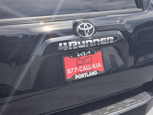 Used 2018 Toyota 4Runner SR5 Premium AWD/4WD image 15