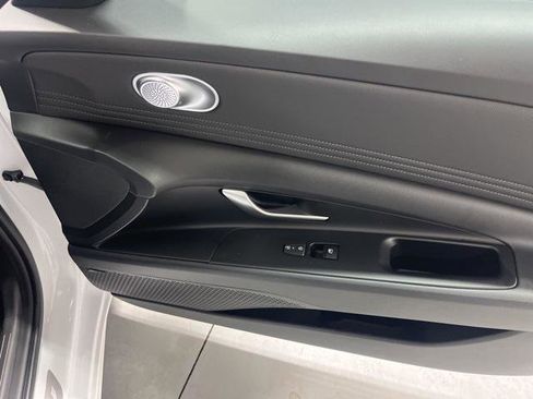 New 2025 Hyundai Elantra Limited image 22