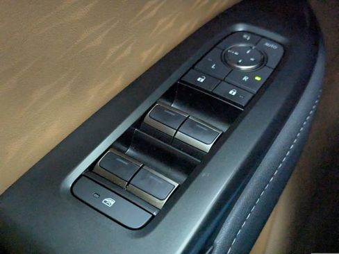 Used 2024 Lexus RZ 300e Premium w/ Accessory Package (Z1) image 17