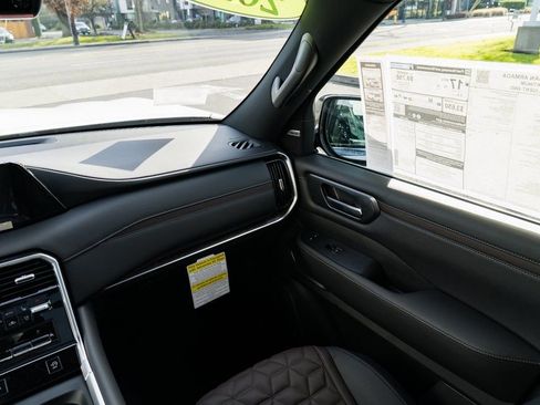 New 2026 Nissan Armada Platinum image 10