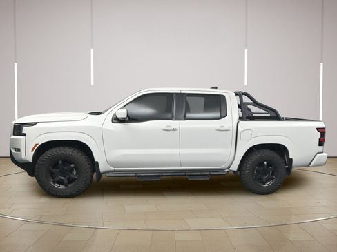 Certified 2023 Nissan Frontier SV w/ SV Convenience Package AWD/4WD image 4