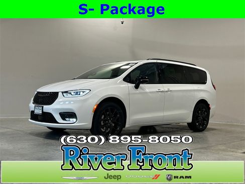 New 2026 Chrysler Pacifica Limited w/ S Appearance Package image 1