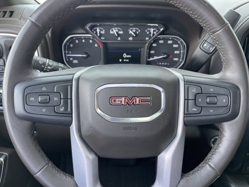 Used 2022 GMC Sierra 1500 SLT AWD/4WD image 32
