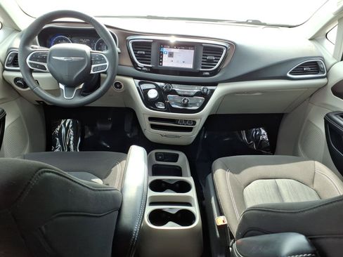 Used 2023 Chrysler Voyager LX FWD image 12