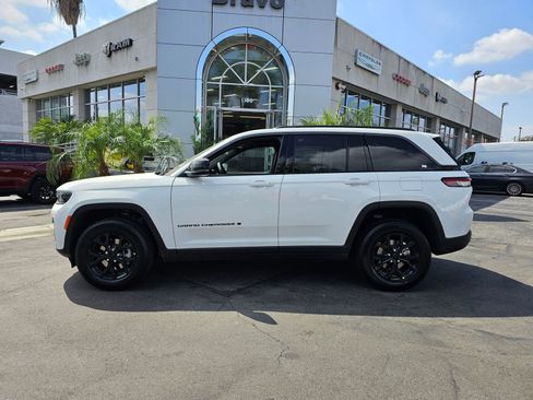 New 2026 Jeep Grand Cherokee Laredo image 4
