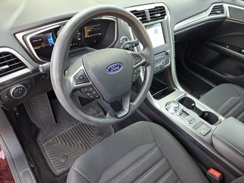 Used 2017 Ford Fusion SE w/ Fusion SE Technology Package FWD image 12