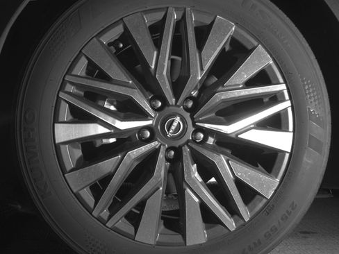 Used 2025 Nissan Altima 2.5 SV FWD image 12