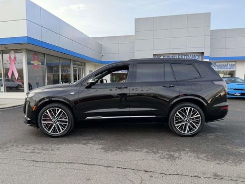 Used 2025 Cadillac XT6 Sport w/ Technology Package image 4