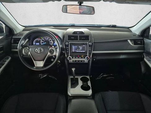 Used 2014 Toyota Camry SE FWD image 16