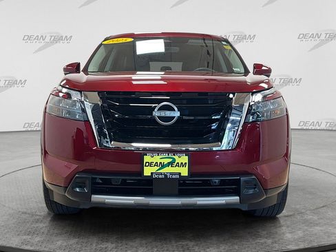Used 2025 Nissan Pathfinder Platinum FWD image 7