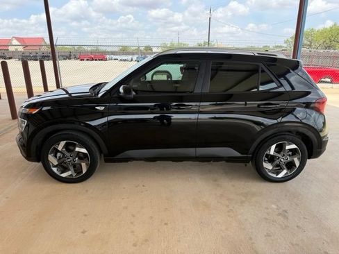 Used 2022 Hyundai Venue SEL w/ Cargo Package FWD image 4
