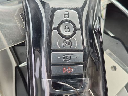 Used 2022 Ford Explorer XLT w/ Equipment Group 202A AWD/4WD image 35