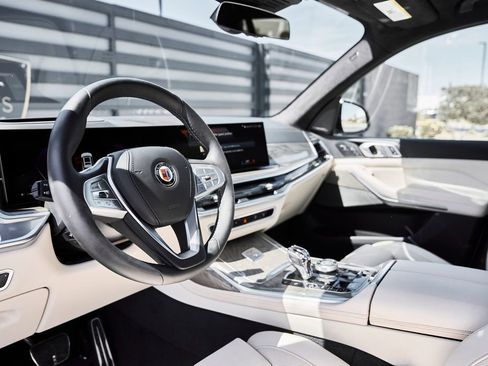 Used 2023 BMW ALPINA XB7 AWD/4WD image 2