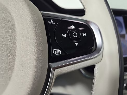 Certified 2025 Volvo XC60 T8 Plus w/ Protection Package Premier image 30