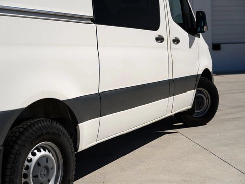 Used 2021 Mercedes-Benz Sprinter 2500 image 82