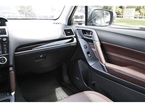 Used 2017 Subaru Forester 2.5i Touring AWD/4WD image 10