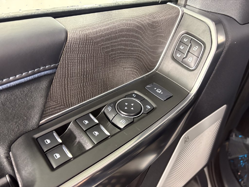 Used 2025 Ford F350 Platinum w/ Tremor Off-Road Package AWD/4WD image 13