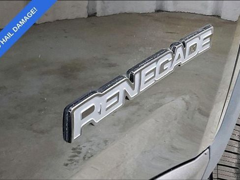 Used 2017 Jeep Renegade Altitude FWD image 9