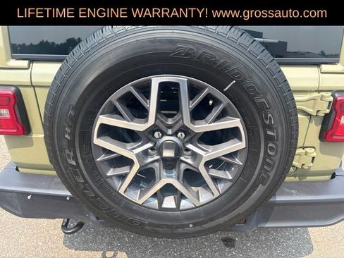 Used 2026 Jeep Wrangler Unlimited Sahara AWD/4WD image 13