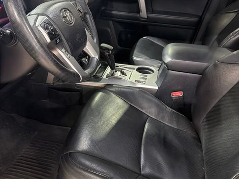 Used 2019 Toyota 4Runner SR5 AWD/4WD image 6