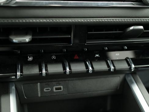 Used 2024 Chevrolet Colorado LT w/ LT Convenience Package II image 17