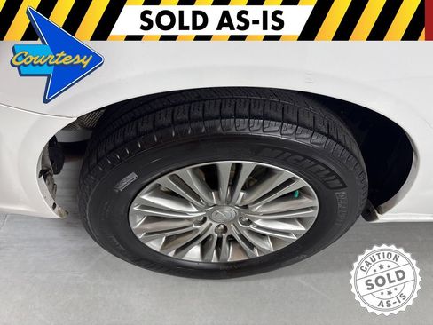 Used 2014 Chrysler Town & Country Touring-L w/ Driver Convenience Group FWD image 10