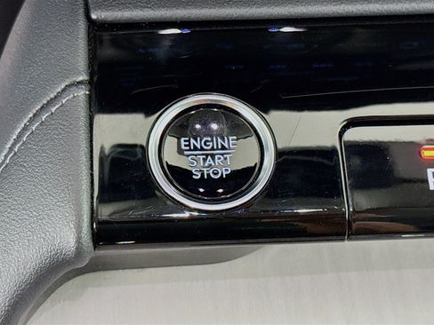 Used 2025 Lincoln Navigator Reserve AWD/4WD image 19