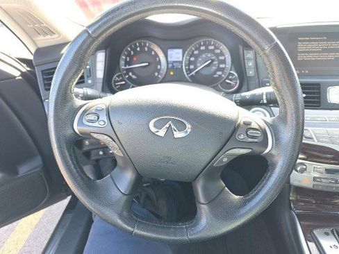 Used 2019 INFINITI Q70 Luxe w/ Proactive Package image 5