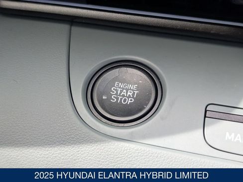 Certified 2025 Hyundai Elantra Limited FWD image 27