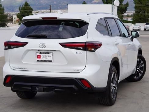 Certified 2025 Toyota Highlander XLE image 7