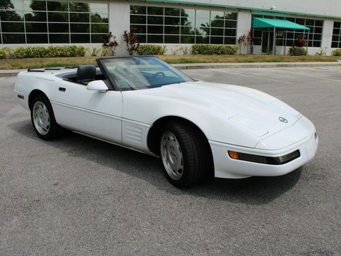 Used 1991 Chevrolet Corvette Convertible image 12