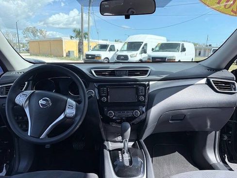 Used 2016 Nissan Rogue SV w/ SV Premium Package image 14