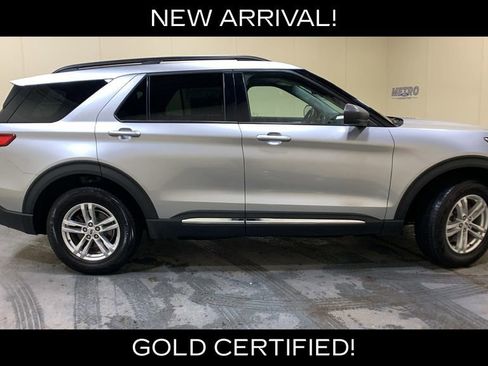 Used 2022 Ford Explorer XLT w/ Equipment Group 202A AWD/4WD image 2
