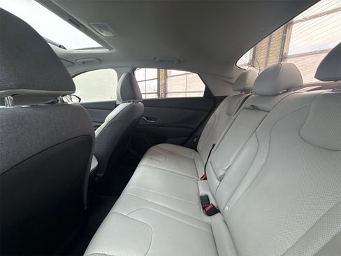 Used 2023 Hyundai Elantra Limited image 32