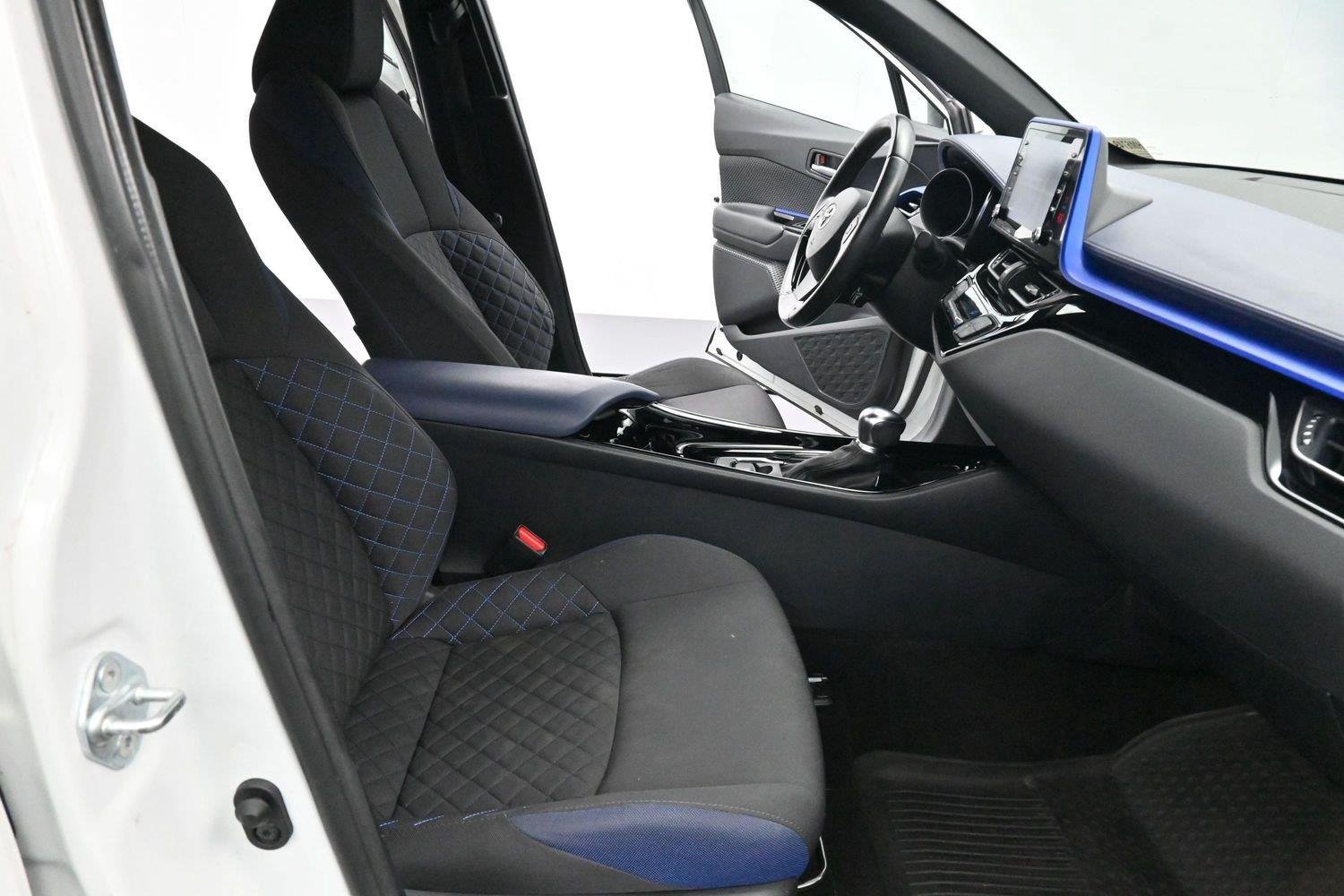 Used 2022 Toyota C-HR XLE FWD image 26