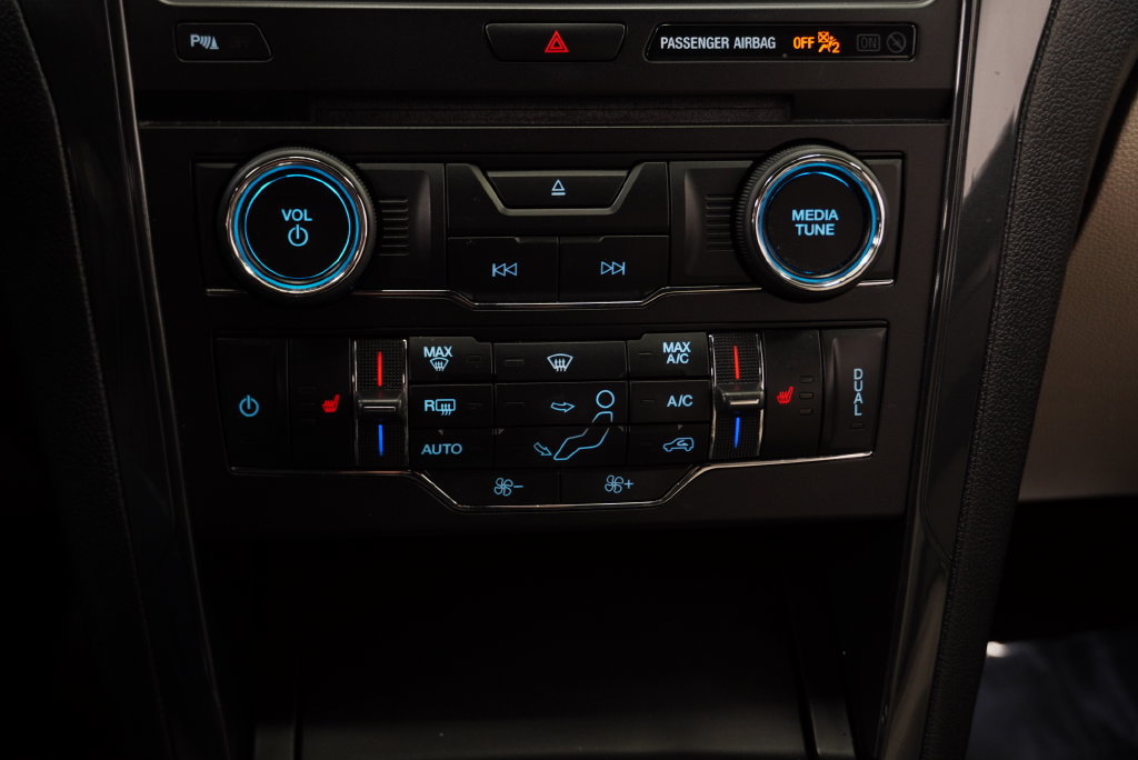 Used 2018 Ford Explorer XLT w/ Equipment Group 202A AWD/4WD image 28