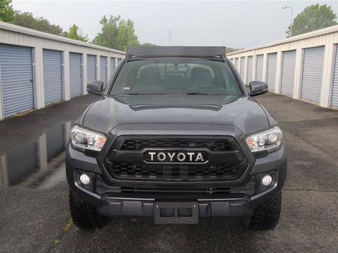 Used 2016 Toyota Tacoma TRD Off-Road w/ Premium & Technology Package AWD/4WD image 3
