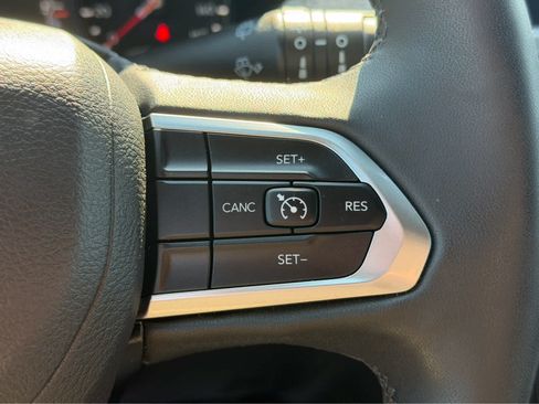 Used 2023 Jeep Compass Latitude AWD/4WD image 14