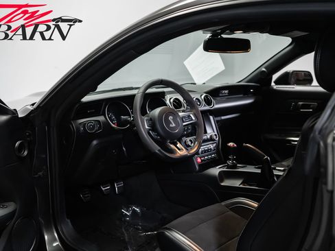 Used 2016 Ford Mustang Shelby GT350 w/ Technology Package RWD image 40