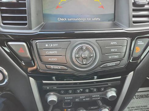 Used 2019 Nissan Pathfinder SV image 11