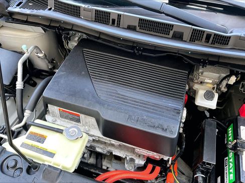 Used 2018 Nissan Leaf SV image 34