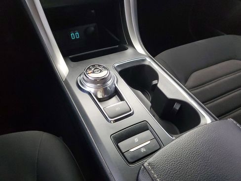 Used 2020 Ford Fusion SE image 27