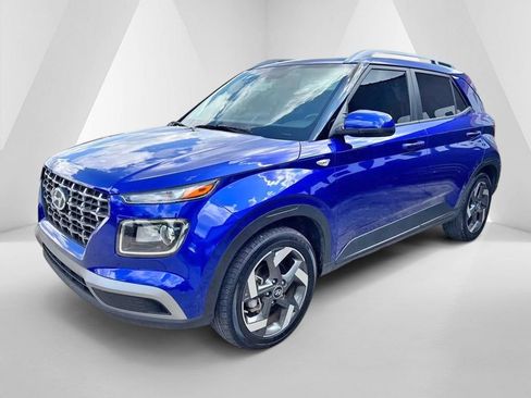 Used 2025 Hyundai Venue SEL FWD image 3