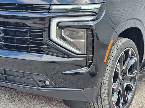 New 2026 Chevrolet Suburban RST w/ RST Capability Package AWD/4WD image 6