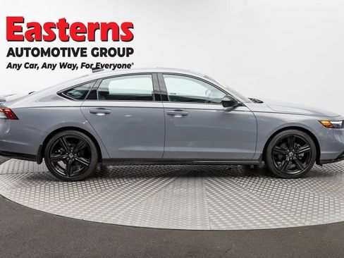Used 2023 Honda Accord Sport image 4