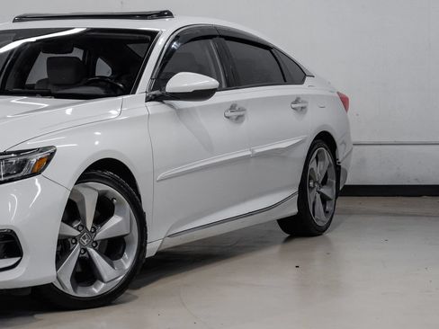 Used 2018 Honda Accord Touring image 6