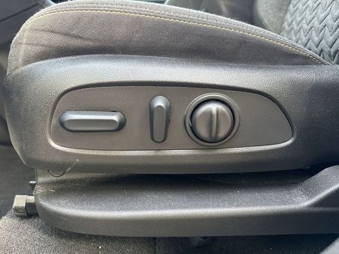 Used 2024 Chevrolet Equinox LT image 16